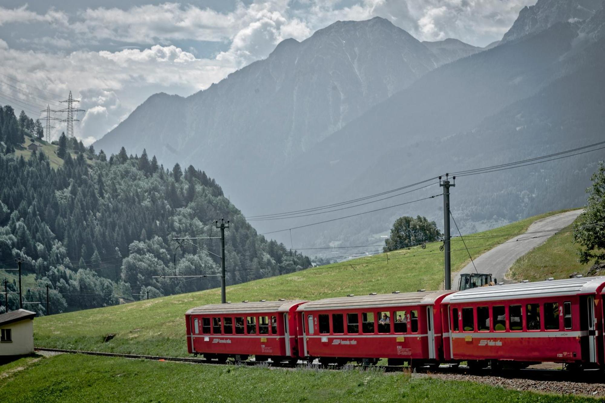 Ristorante Pensione Chalet Stazione Poschiavo Exterior foto