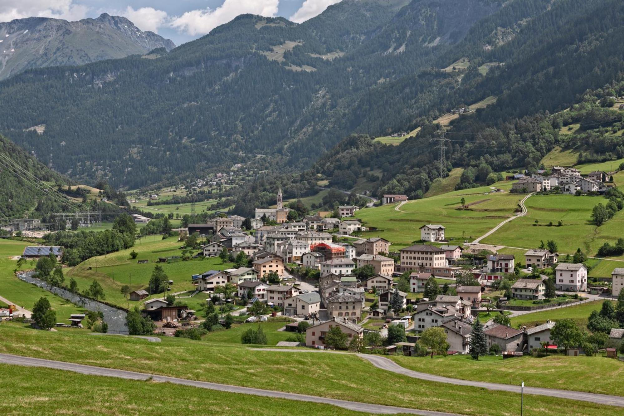 Ristorante Pensione Chalet Stazione Poschiavo Exterior foto