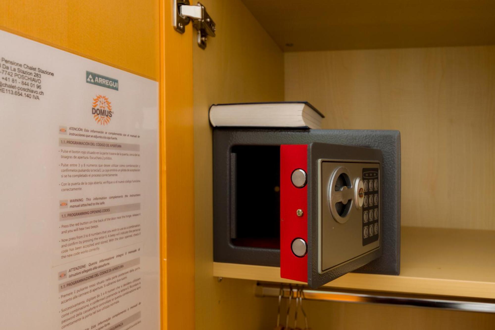 Ristorante Pensione Chalet Stazione Poschiavo Exterior foto