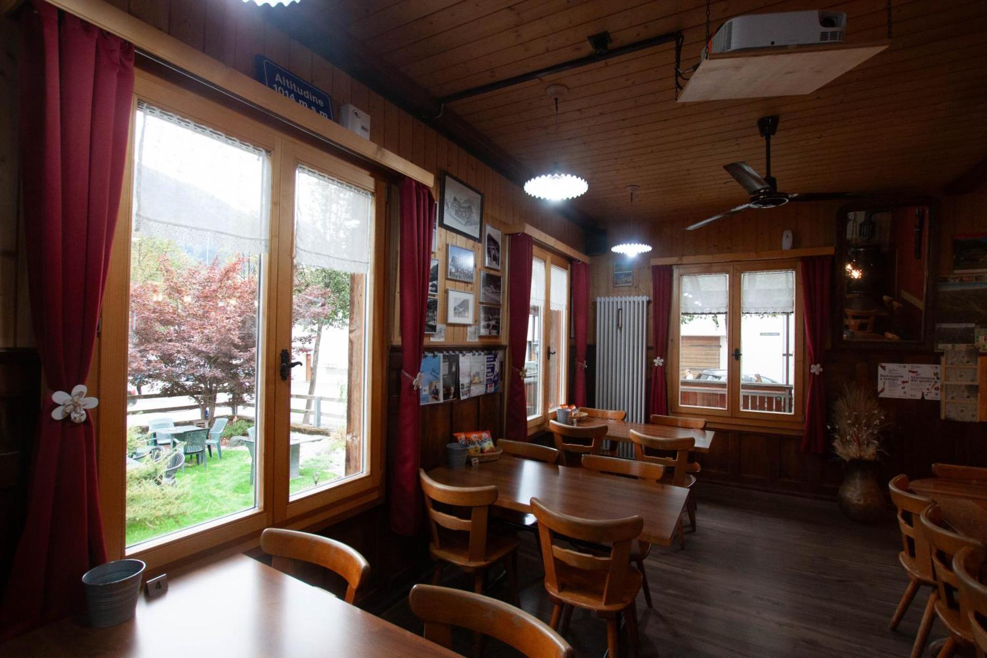 Ristorante Pensione Chalet Stazione Poschiavo Exterior foto
